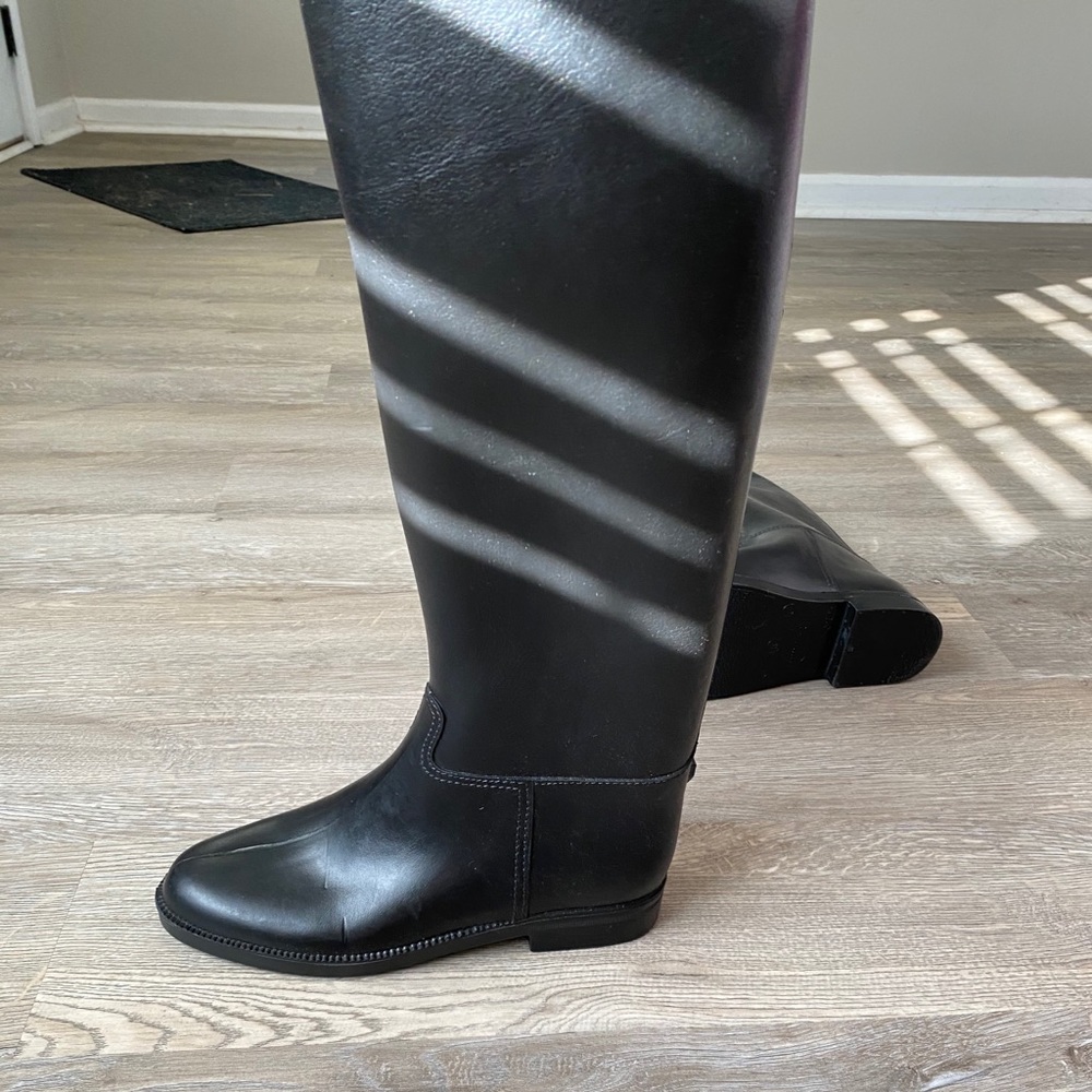 Black rubber rain boots